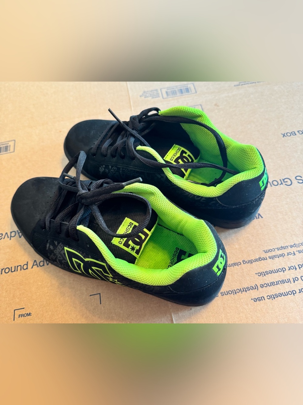 *NEW* DC Sneakers - Picture 2 of 4